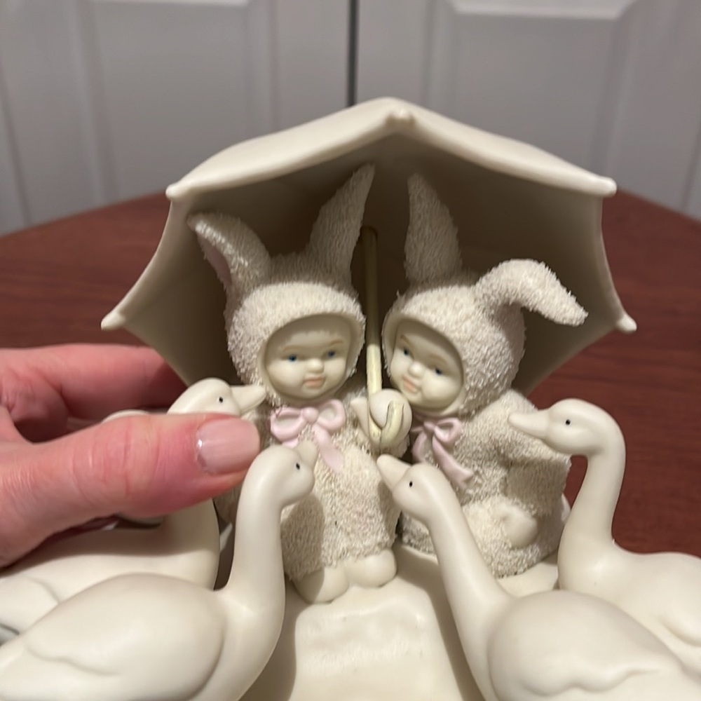 Snowbabies, bisque porcelain figurine, “Rain, Rain, Go Away” - Picture 3 of 12